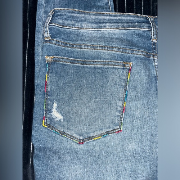 NWOT Judy Blue Skinny Fit Distressed medium wash Jeans rainbow accent, 13 13/31 - Picture 2 of 8
